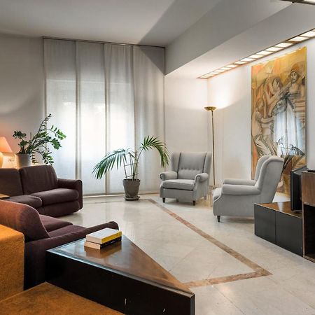 ヴェローナFlats4Rent Residenza Ai Tigliアパートメント エクステリア 写真
